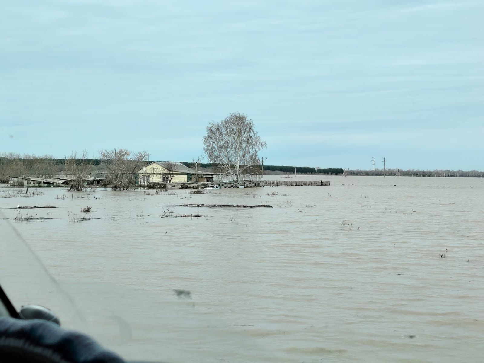 Работники ТОО "Energy Solutions Center" направили гуманитарную помощь пострадавшим от паводков в городе Петропавловск